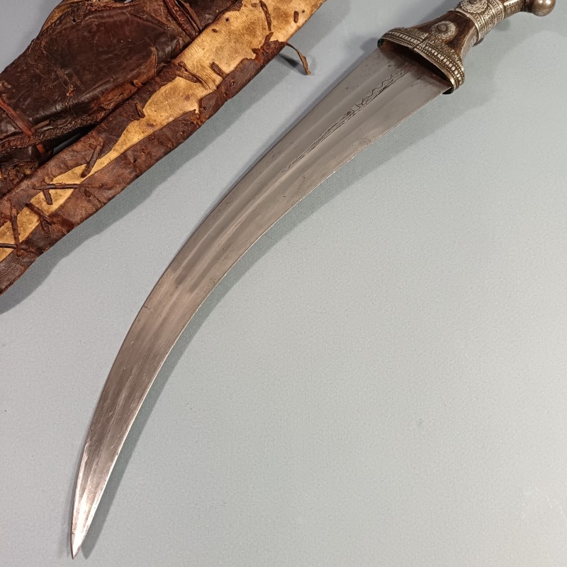 POIGNARD WAHABITE PENINSULE ARABIQUE ET AFRIQUE DE L'EST SABIKI WAHHABITE JAMBYIA DHARIA ENSEMBLE DE 2 POIGNARDS EN ARGENT